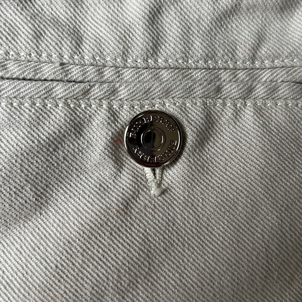 BURBERRY Womens 98% Cotton Cream Shorts sz 4 - Picture 3 of 6